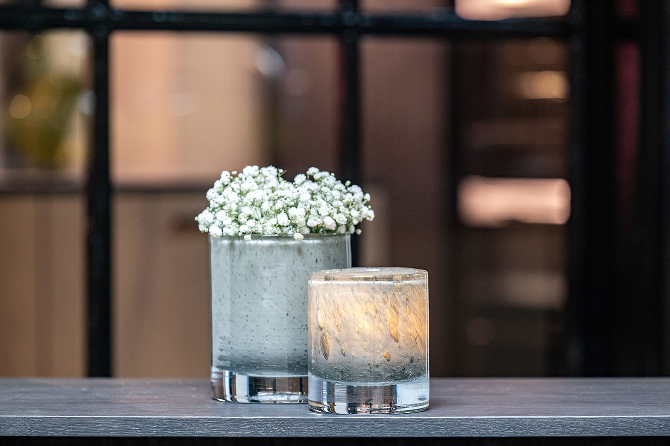 Cylinder taupe bubbles