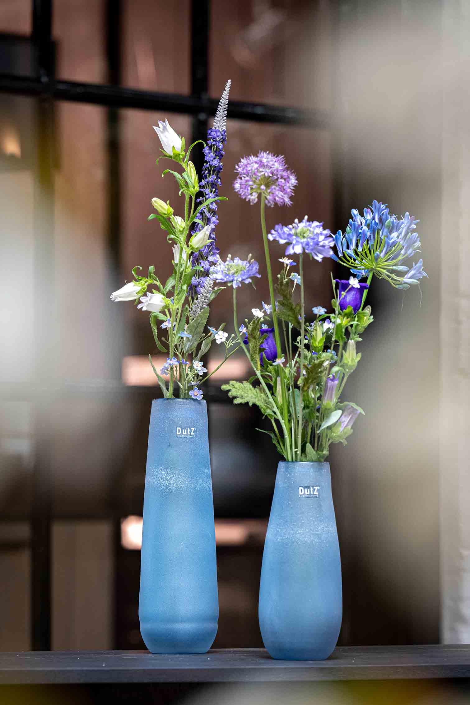 Vase antic blue